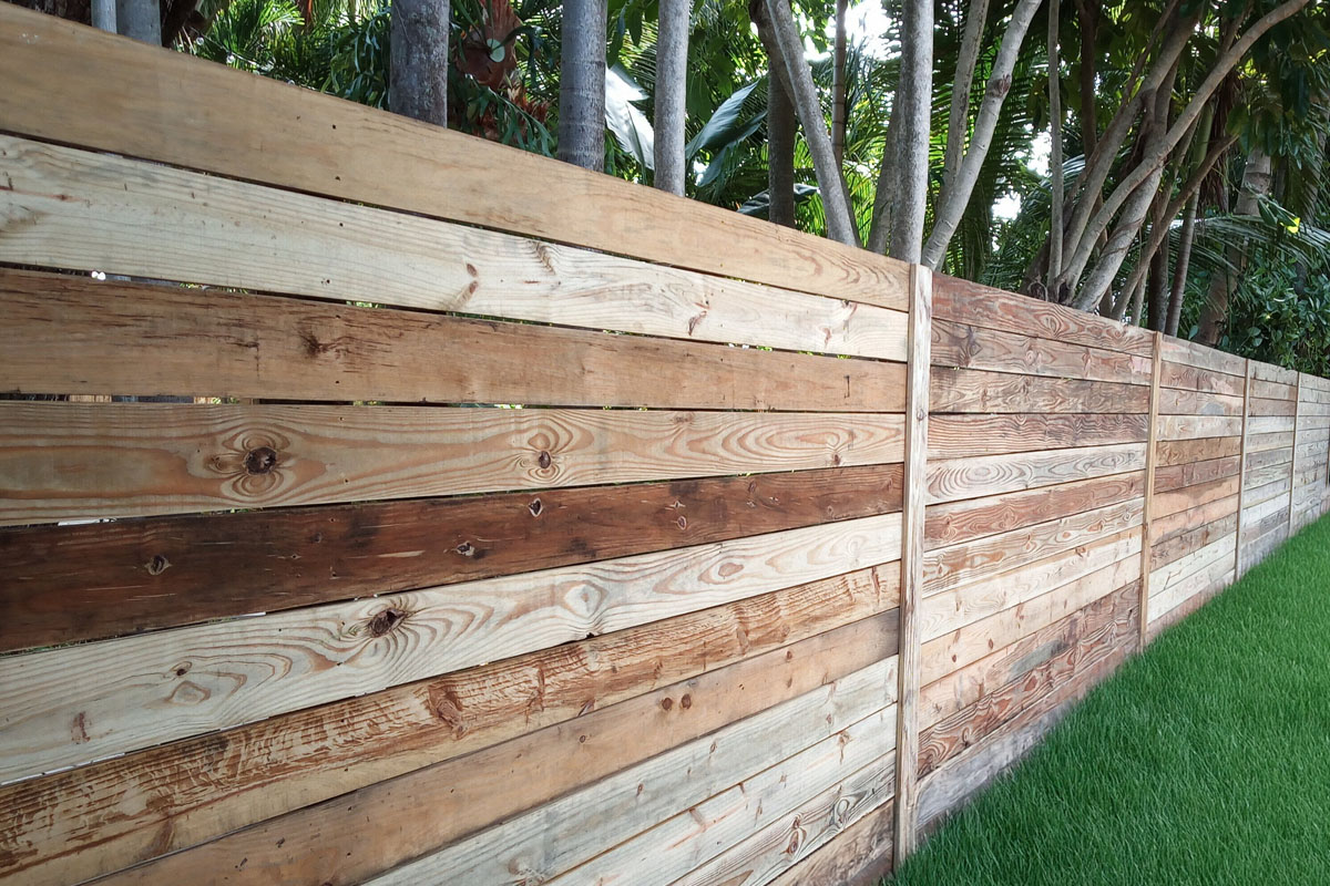 Horizontal Fence Installation – Modern, Premium Wood & Composite Fencing